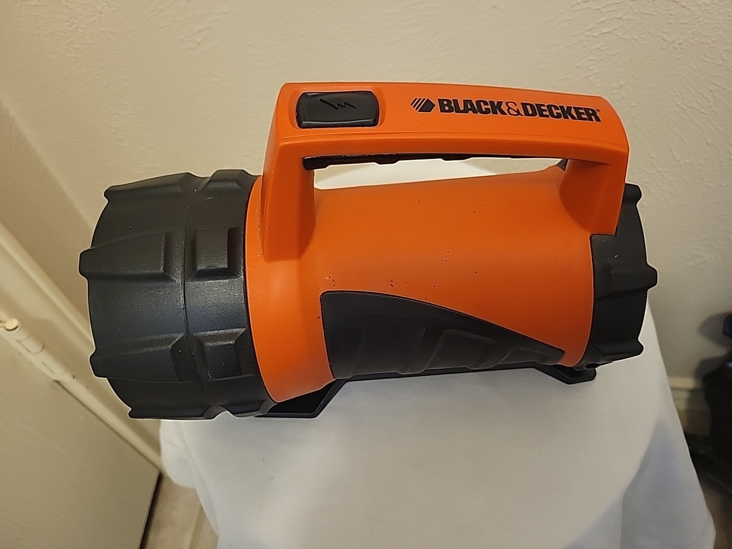 Black & Decker Flashlight Beam Lantern Attached Variable Stand Orange