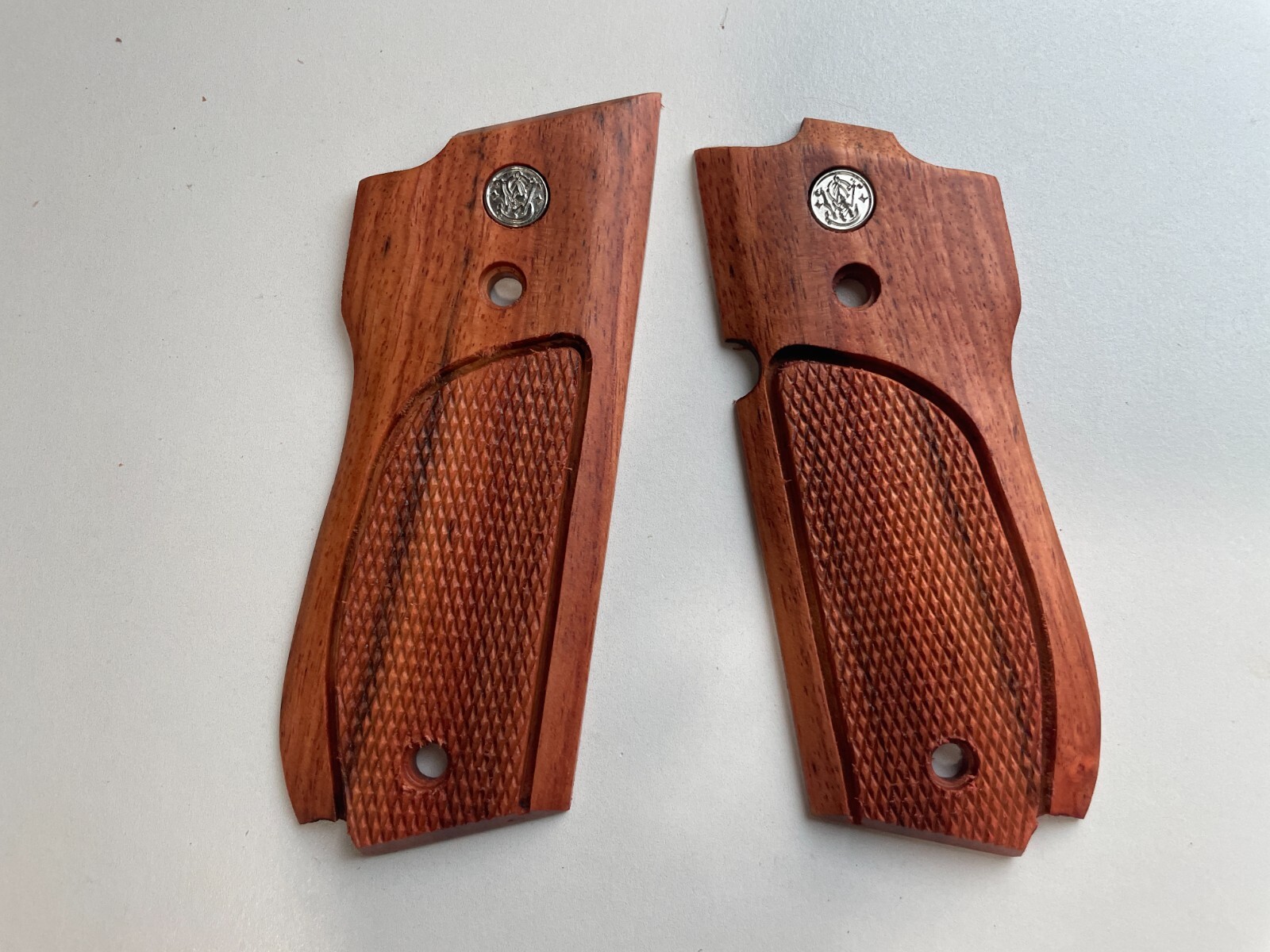 New Grips For S&W MODEL 39 52 439 539 9 mm Round Butt Checkered Hardwood