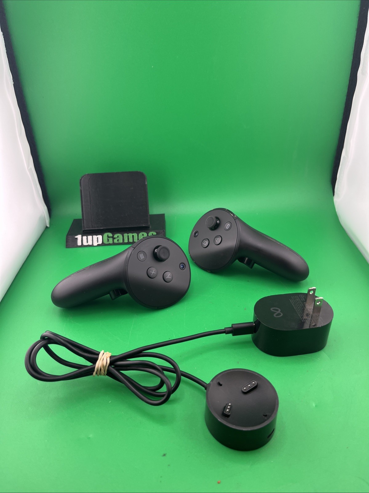 Meta Quest Pro VR Controllers LW9VM4 With Charger  (T01)