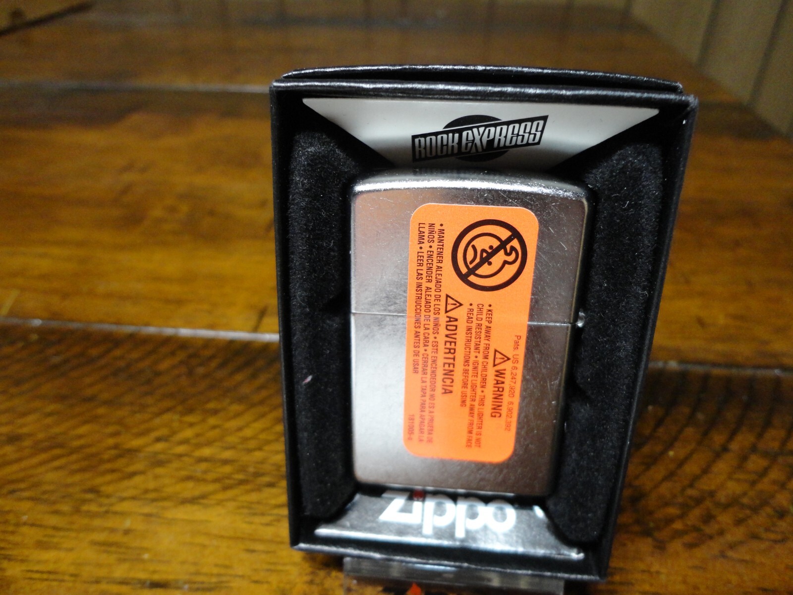 SHAKIRA ZIPPO LIGHTER MINT IN BOX 2010