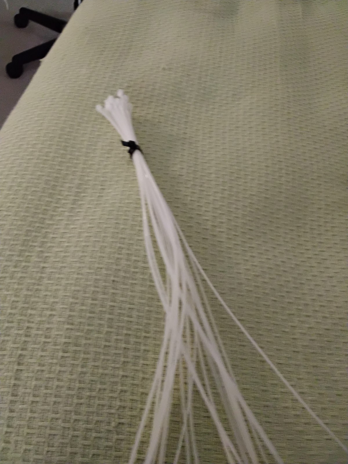 19 Inch Long Zip Ties, 20 in a Pack, New. Bonus ROOROO ATTENDS FLY CONCERT BLUE