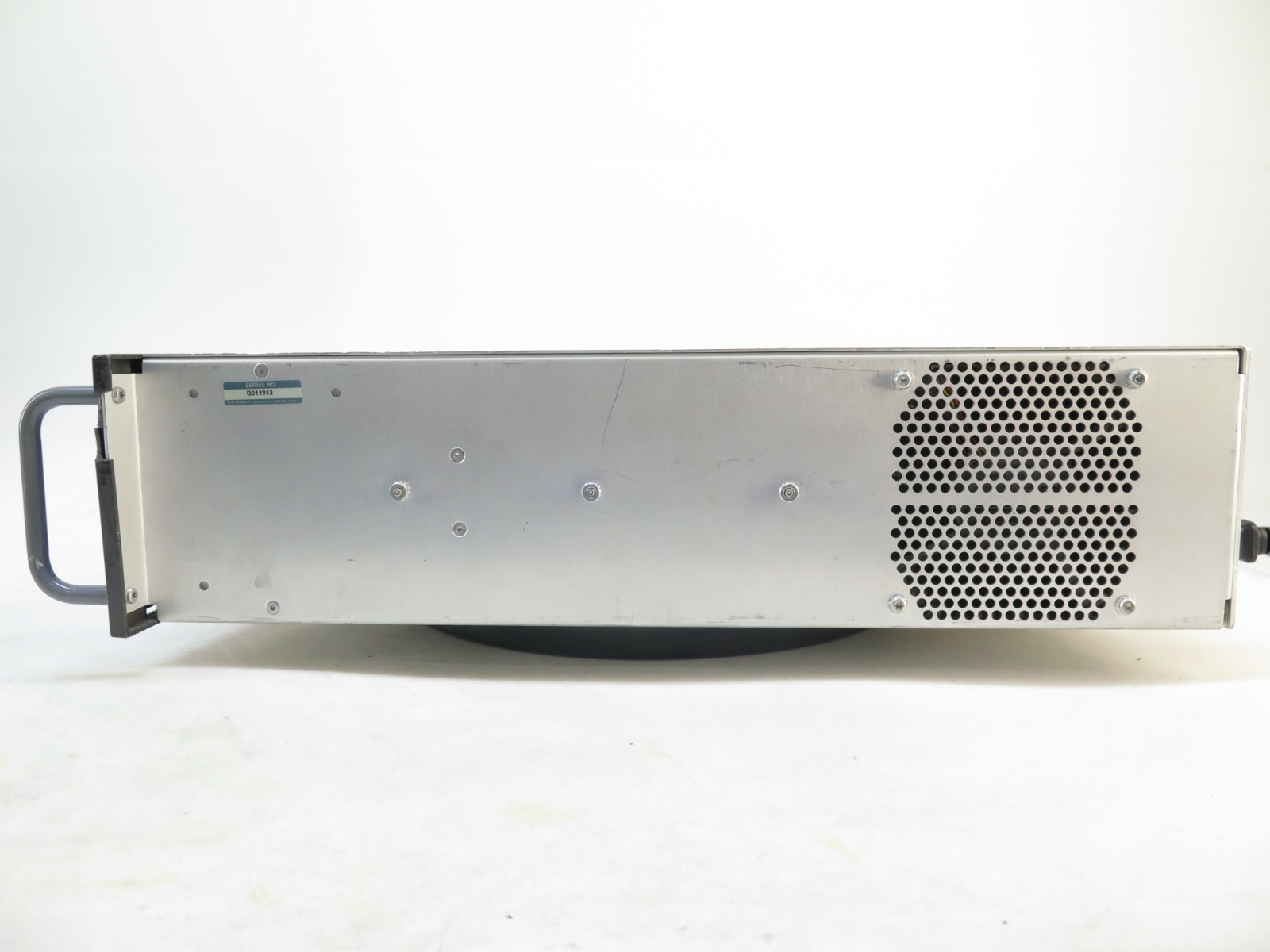 Tektronix TG2000 VIDEO GENERATOR With Modules: CPU, GP1, AVG1, BG1, Clock