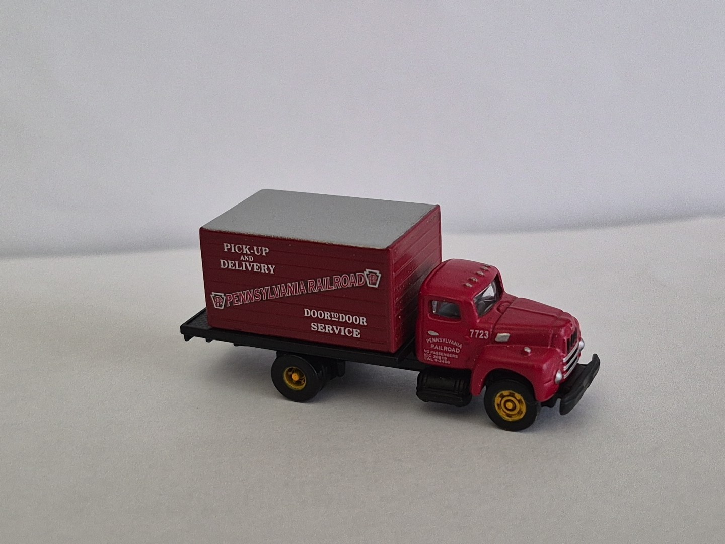 Classic Metal Works 1954 I H Pennsylvania Railroad Box Truck   N scale
