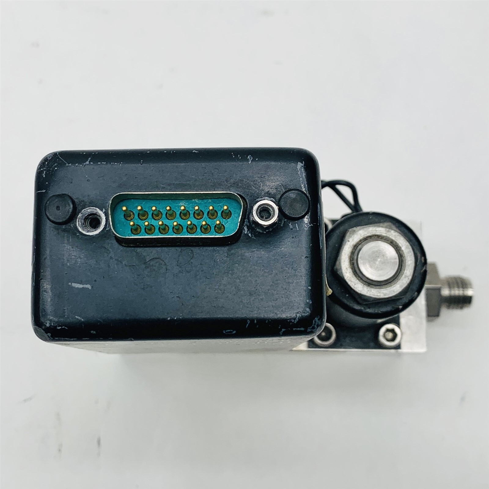 Brooks 5850C Series Oxygen O2 0-100 SCCM Flow 70F Ref Temp Mass Flow Controller