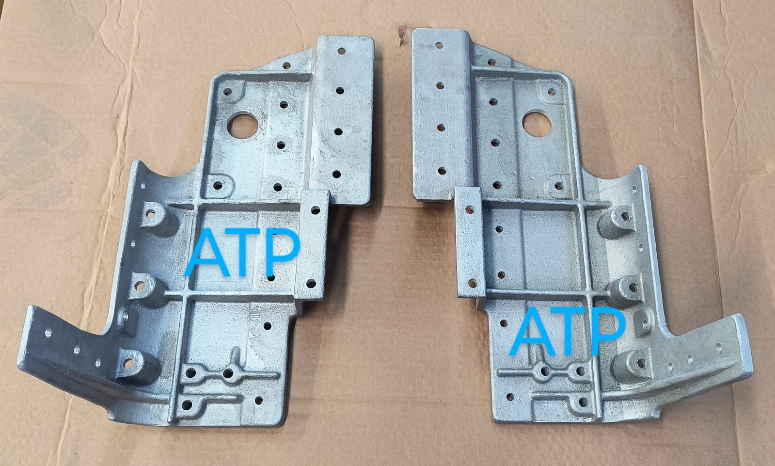 PAIR OF Peterbilt 379 13-04190L 13-04190R GUSSET-HOOD CORNER DRIVER / PASSENGER