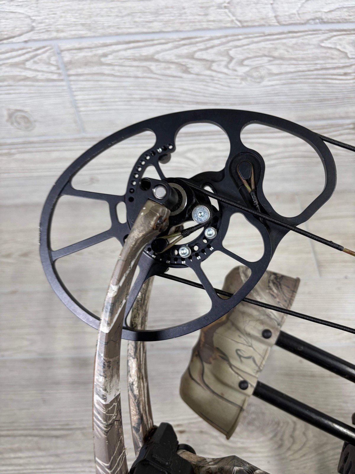 Bowtech Solution Realtree 50-60# Package Right Hand