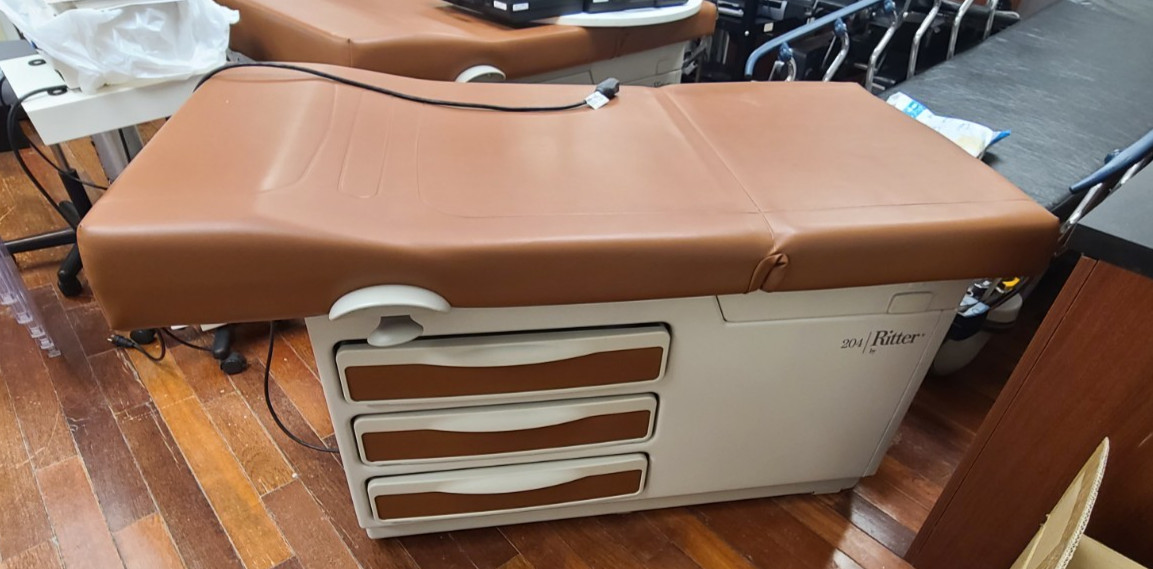 Midmark Ritter 204 Exam Table used