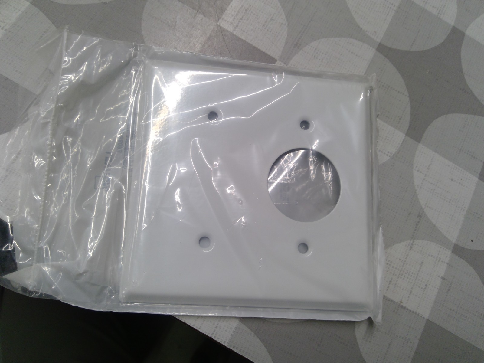 Leviton White 2-Gang 1Blank/1Receptacle Strap Mount *FREE SHIPPING*