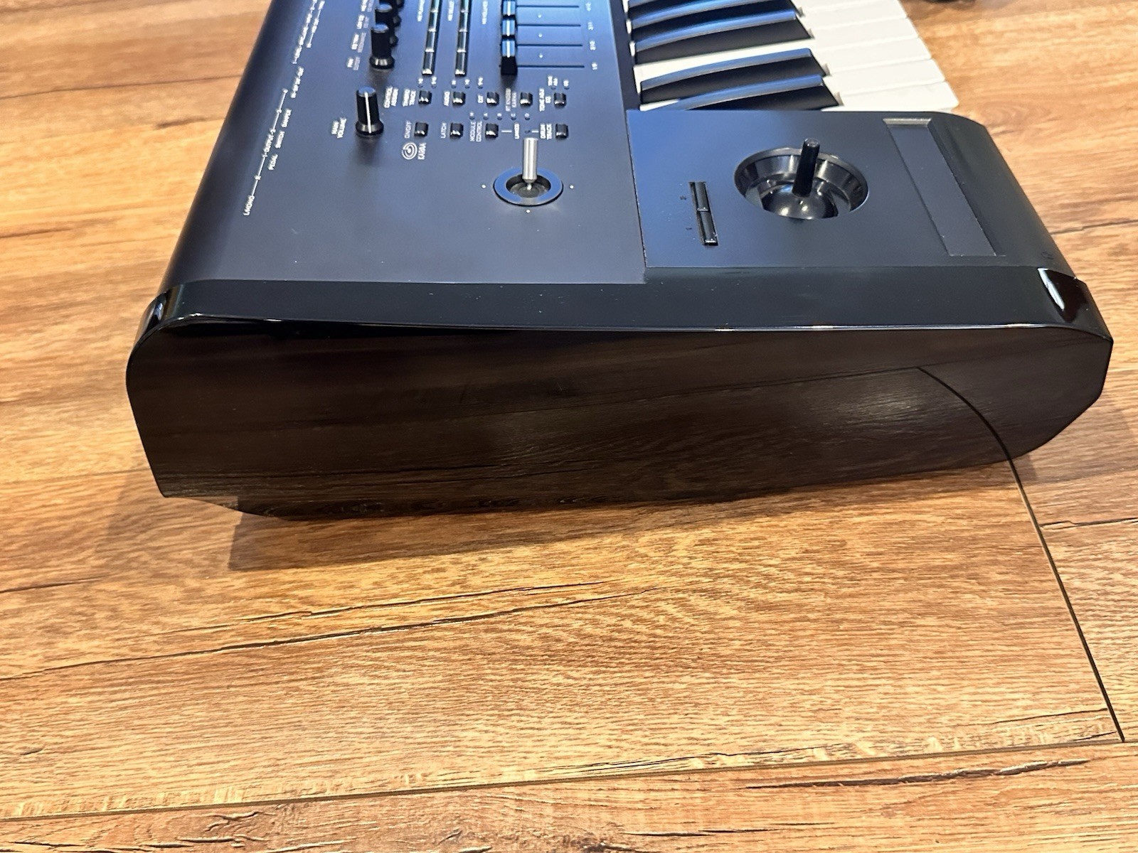 Korg Kronos 61 Music Workstation.........EXCELLENT CONDITION