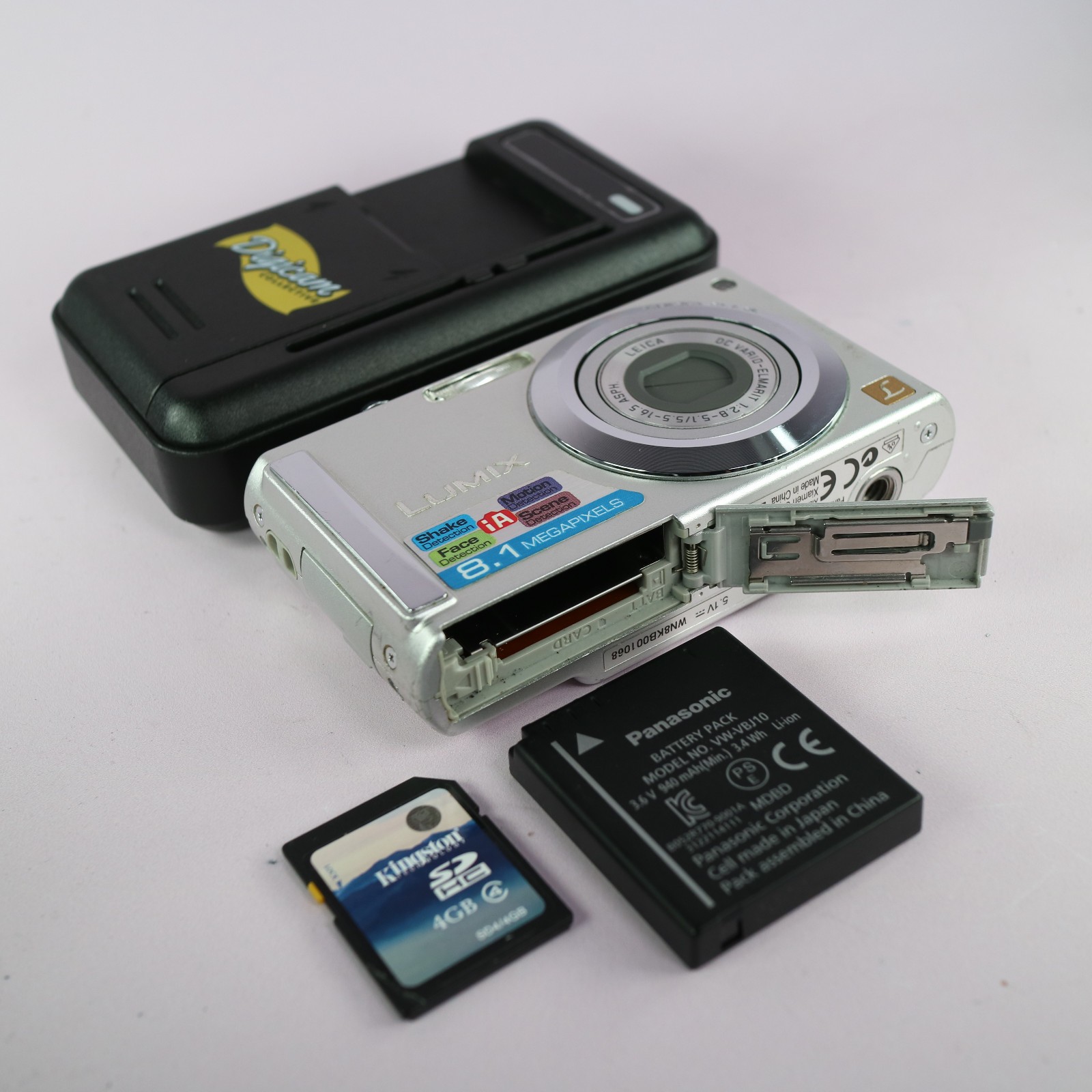 Panasonic Digital Camera Lumix DMC-FS3 8.1MP Silver Tested Full Working Set
