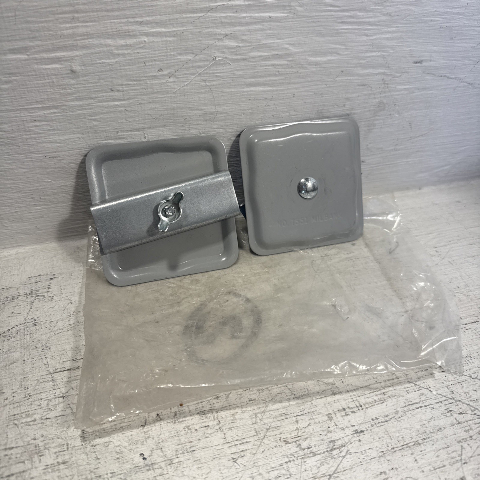(LOT OF 2) Milbank 7551 Closing Plate Small Hub Covers Up To 2 3/4 Inch Opening