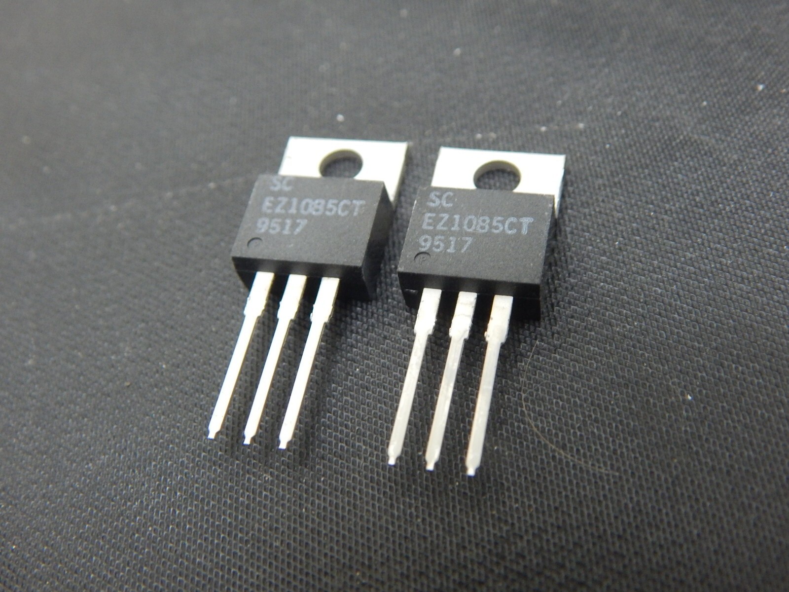 SAMTECH EZ1085CT VOLTAGE REGULATOR TO-220 - LOT OF 2 - USA SELLER FAST SHIPPING