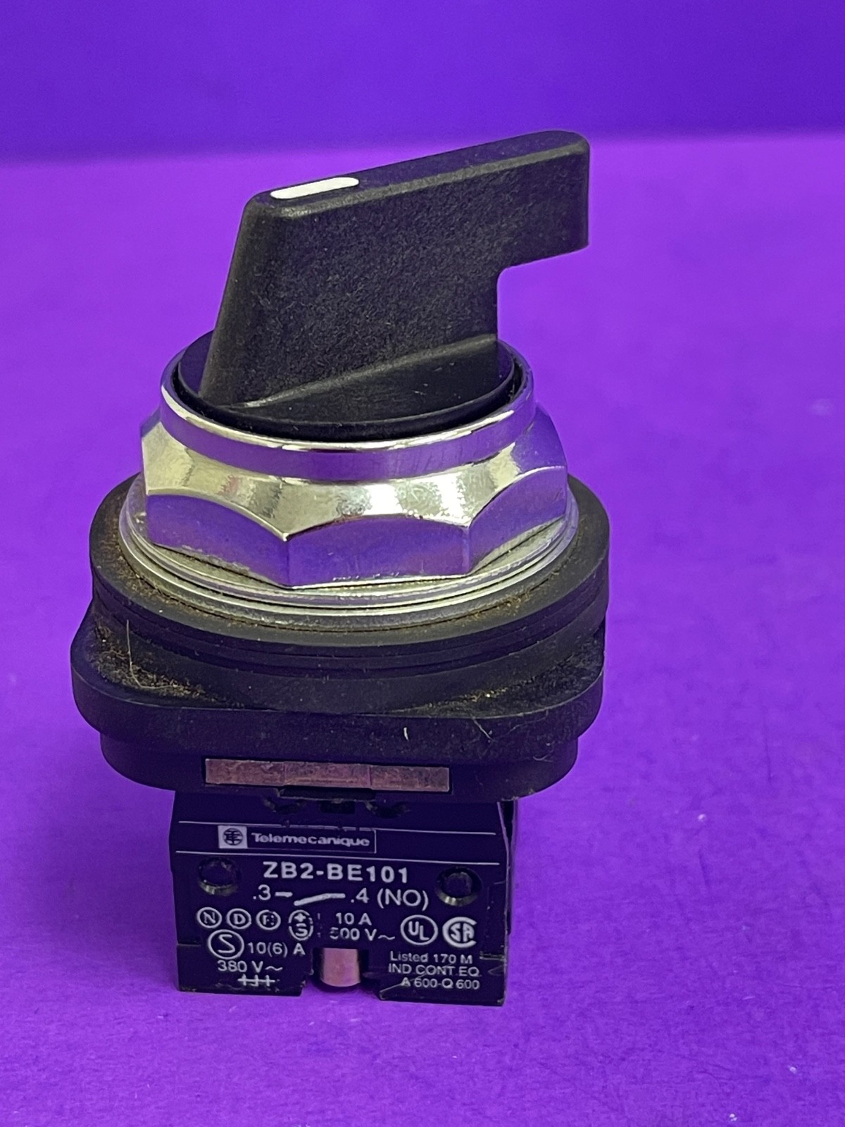 Telemecanique XB3BJ33 Selector Switch 3 Position, 2 NO