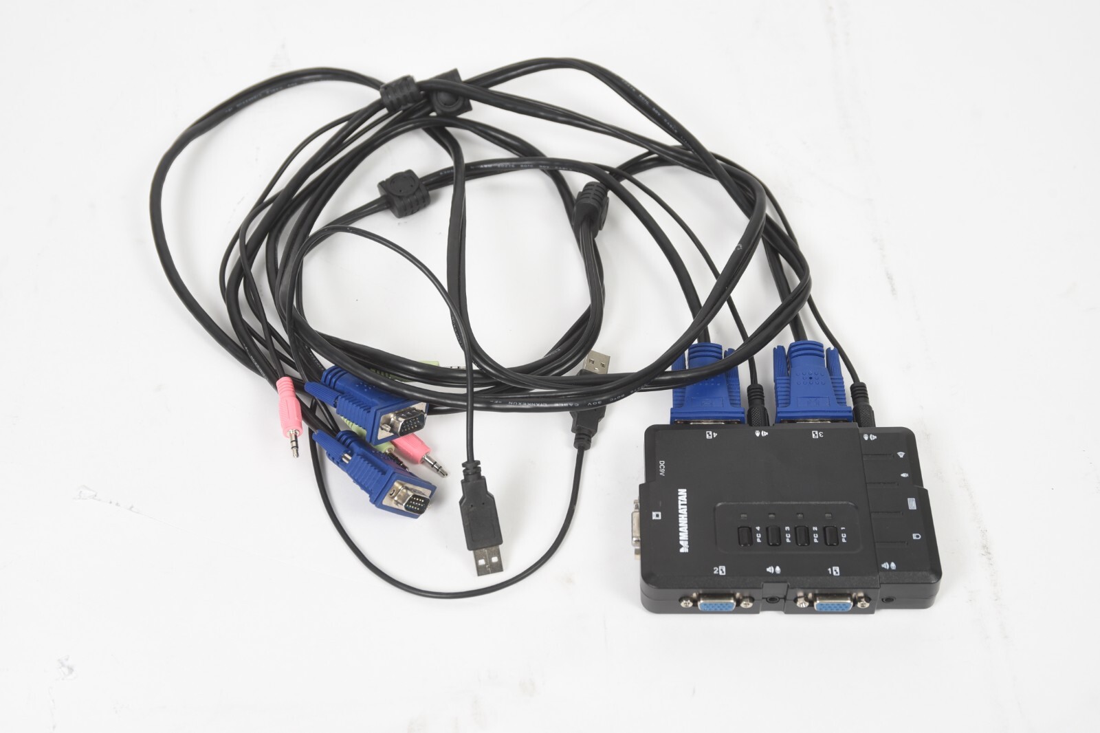 Manhattan USB 4Port Compact KVM Switch w/Cables. No Power Adapter