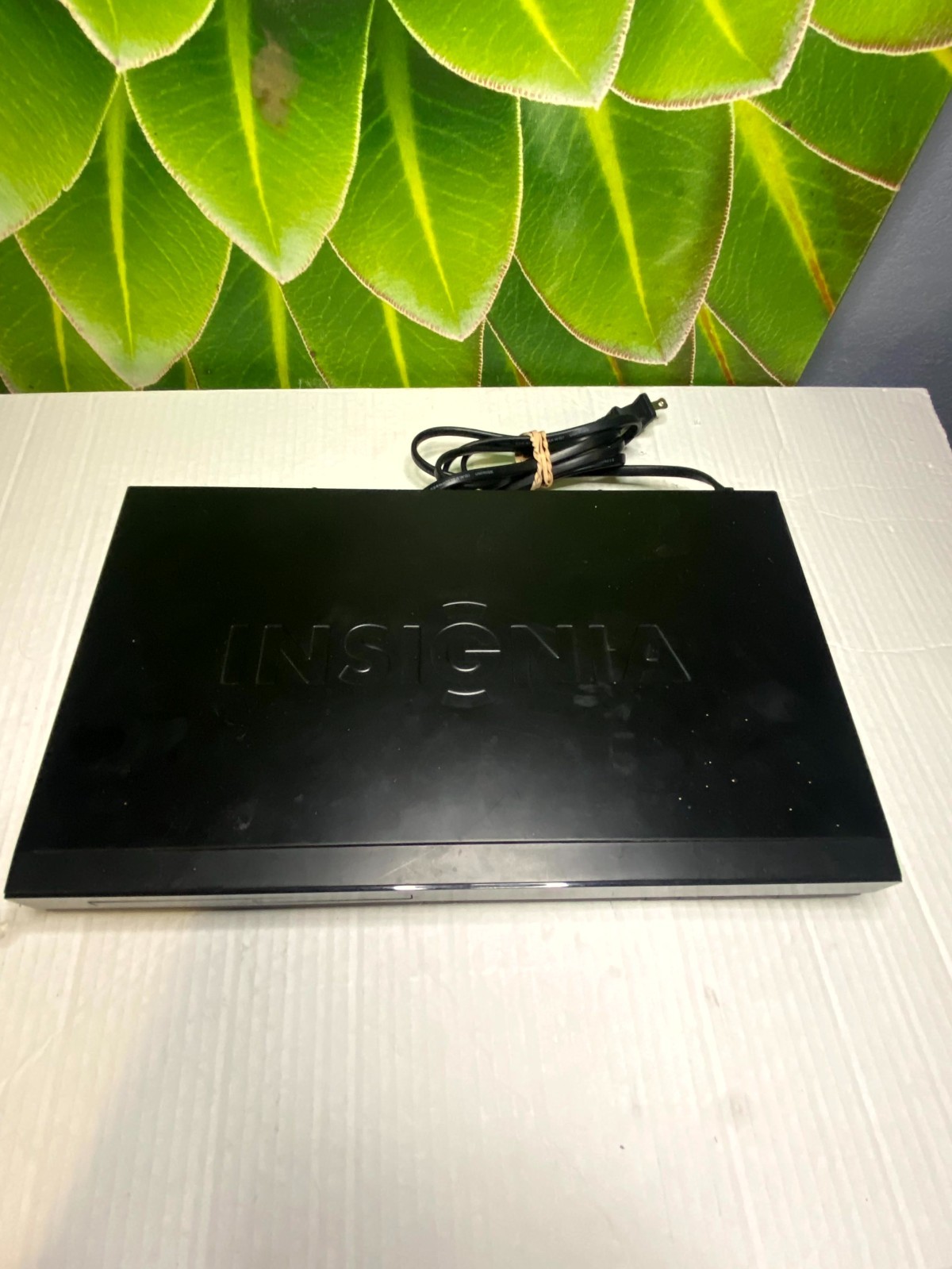 INSIGNIA BLU-RAY DISC PLAYER - MODEL NS-BRDVD4 - W/O REMOTE
