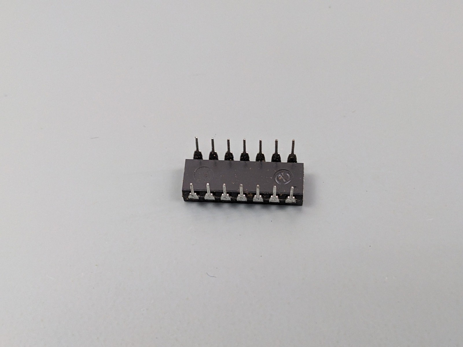 (12) DM74L02 Quad 2-IN NAND Gate ICs