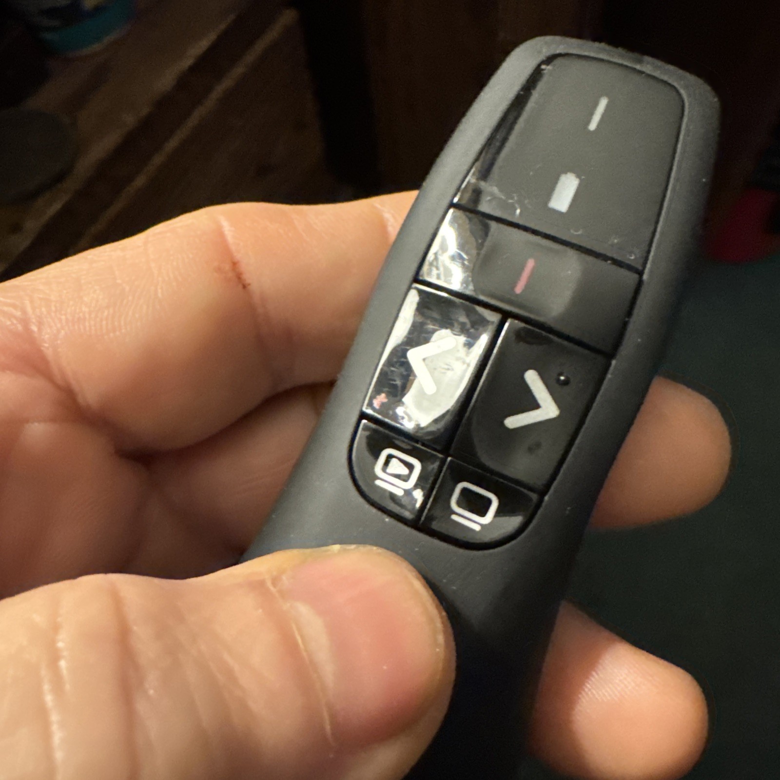 Logitech R400 Laser Presentation Remote/Mouse USB - Black w/ travel case