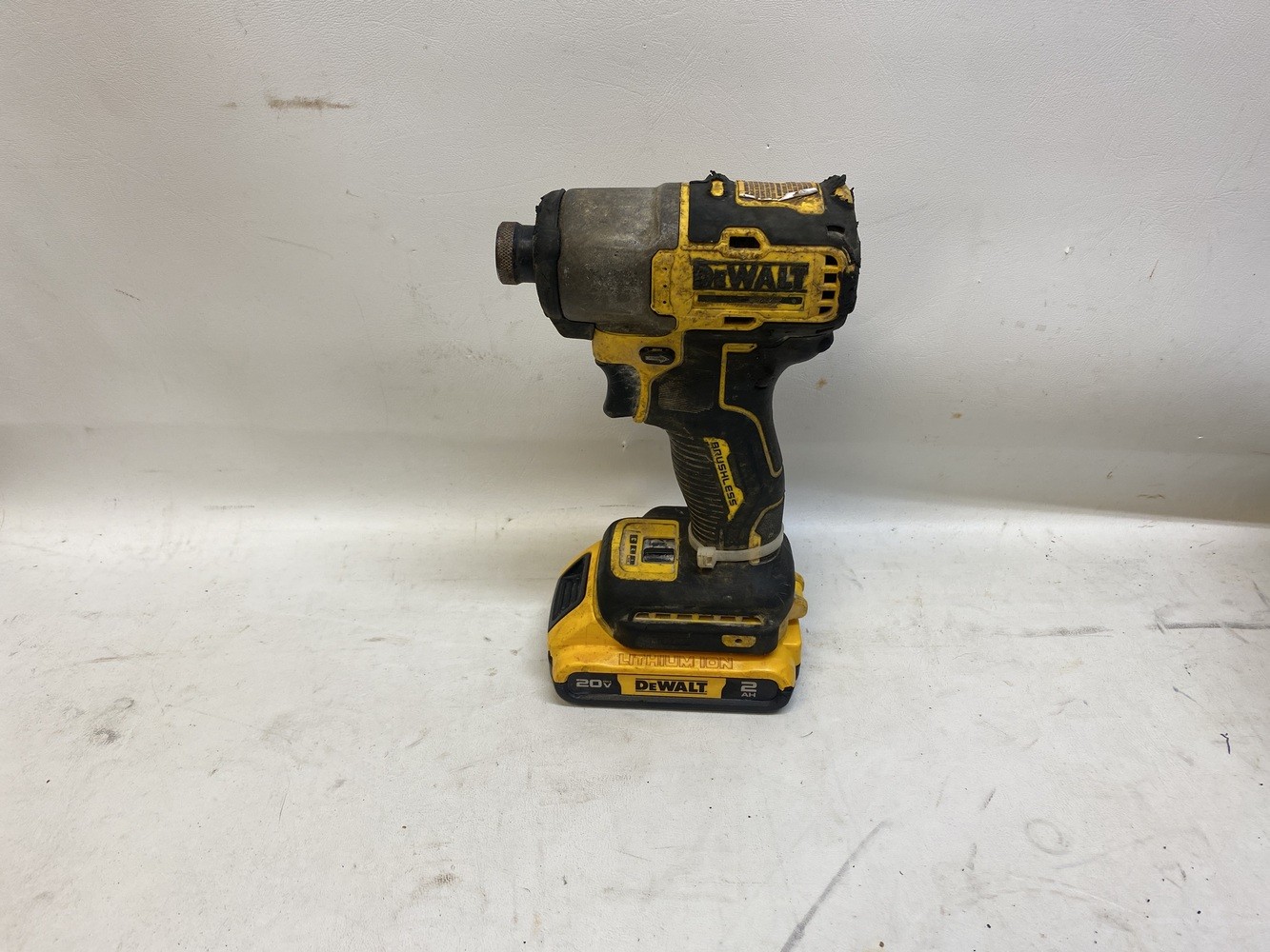 DEWALT DCF845 DRILL W/ 20V 2.0AH BATTERY