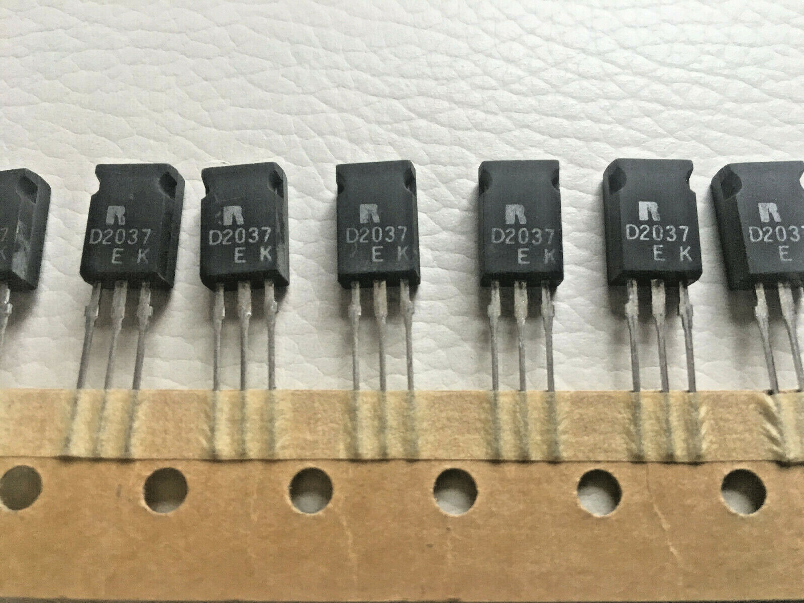 LOT OF 5  2SD2037 ROHM NPN TRANSISTOR D2037