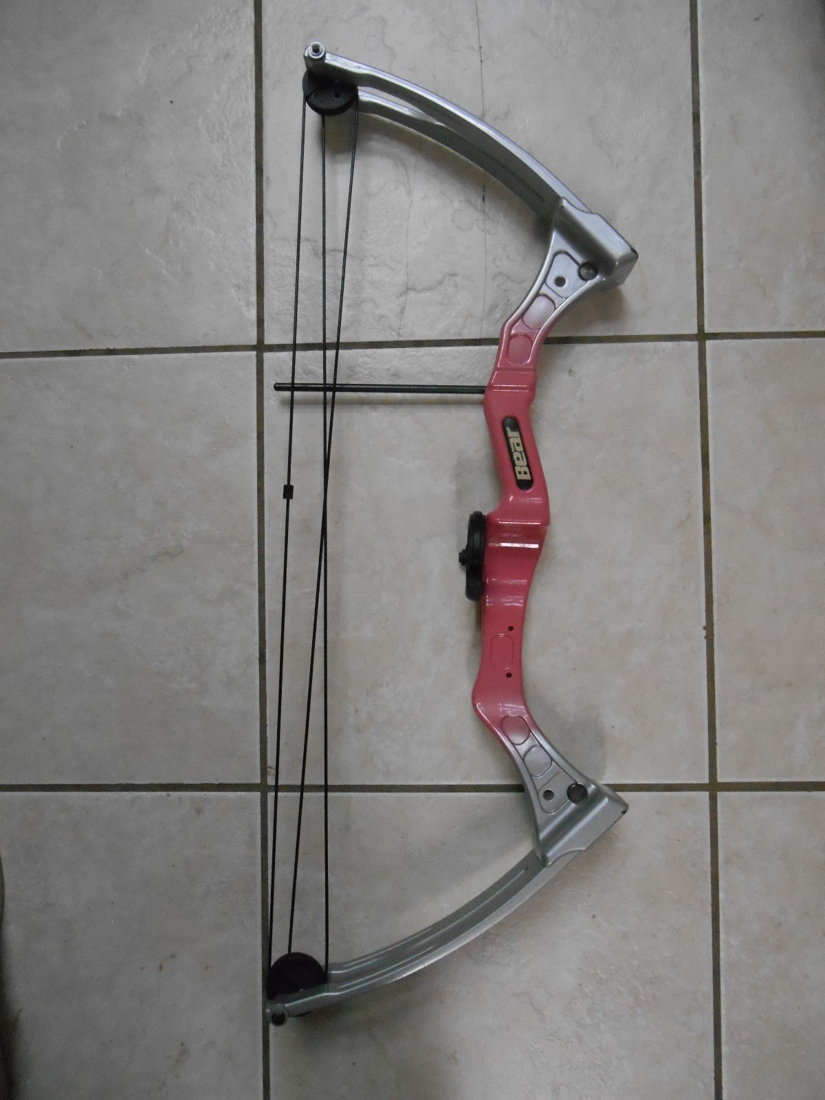 BEAR BRAVE III - Compound Bow Youth Pink & Black 27"