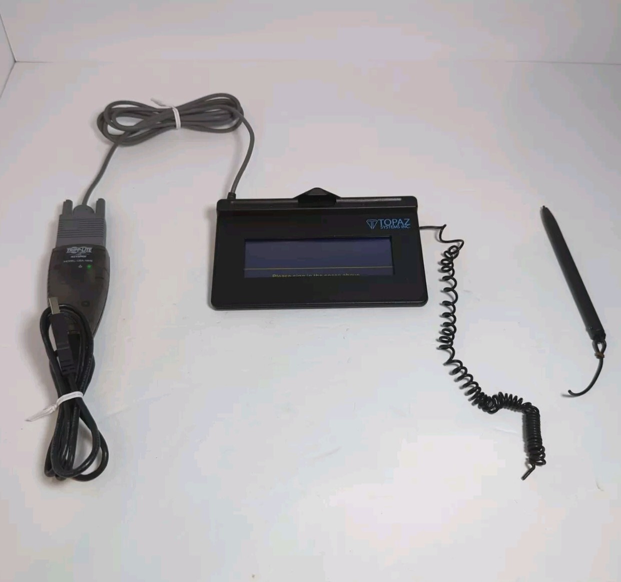 Topaz SigLite 1 x 5 T-S460-B-R Signature w Stylus / Tripp-Lite USA-19HS USB D1U4