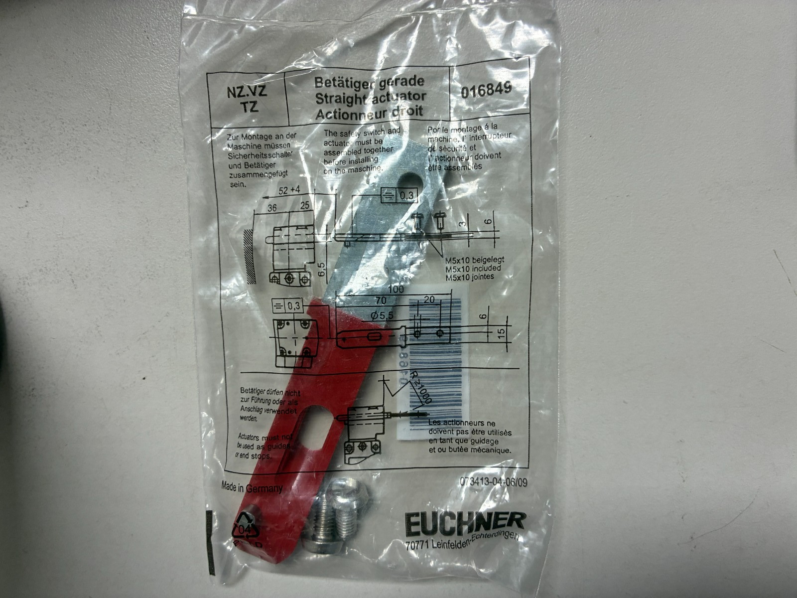 EUCHNER NZ.VZ TZ 016849 SAFETY GATE LATCH (NEW)