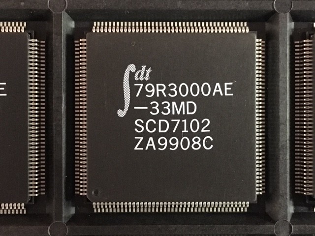 LOT OF (24) NEW IDT79R3000AE-33MD RARE / VINTAGE INTEGRATED CIRCUITS