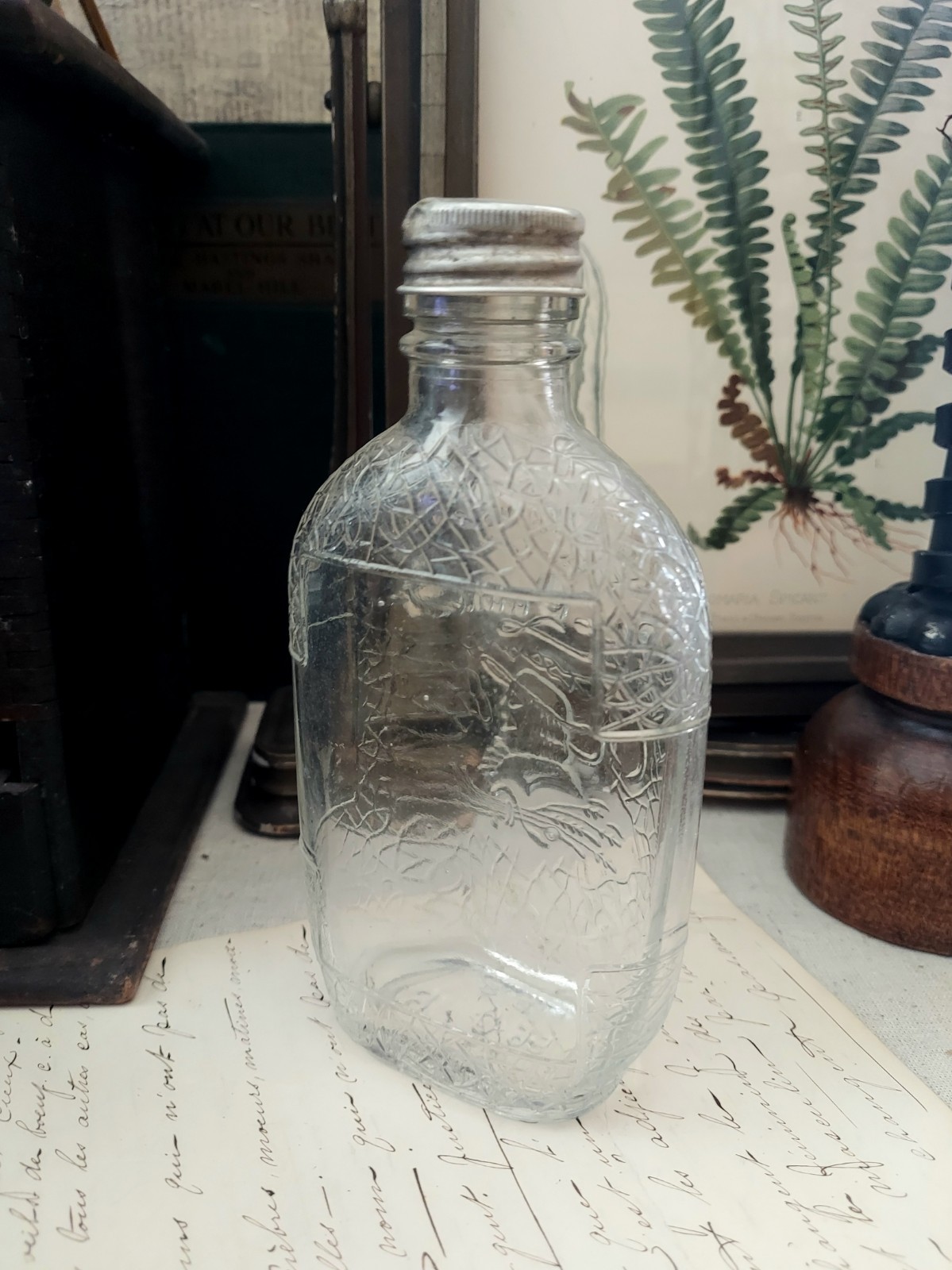 Old Quaker Pint Size Whiskey Embossed Quaker And Spider Web Texture