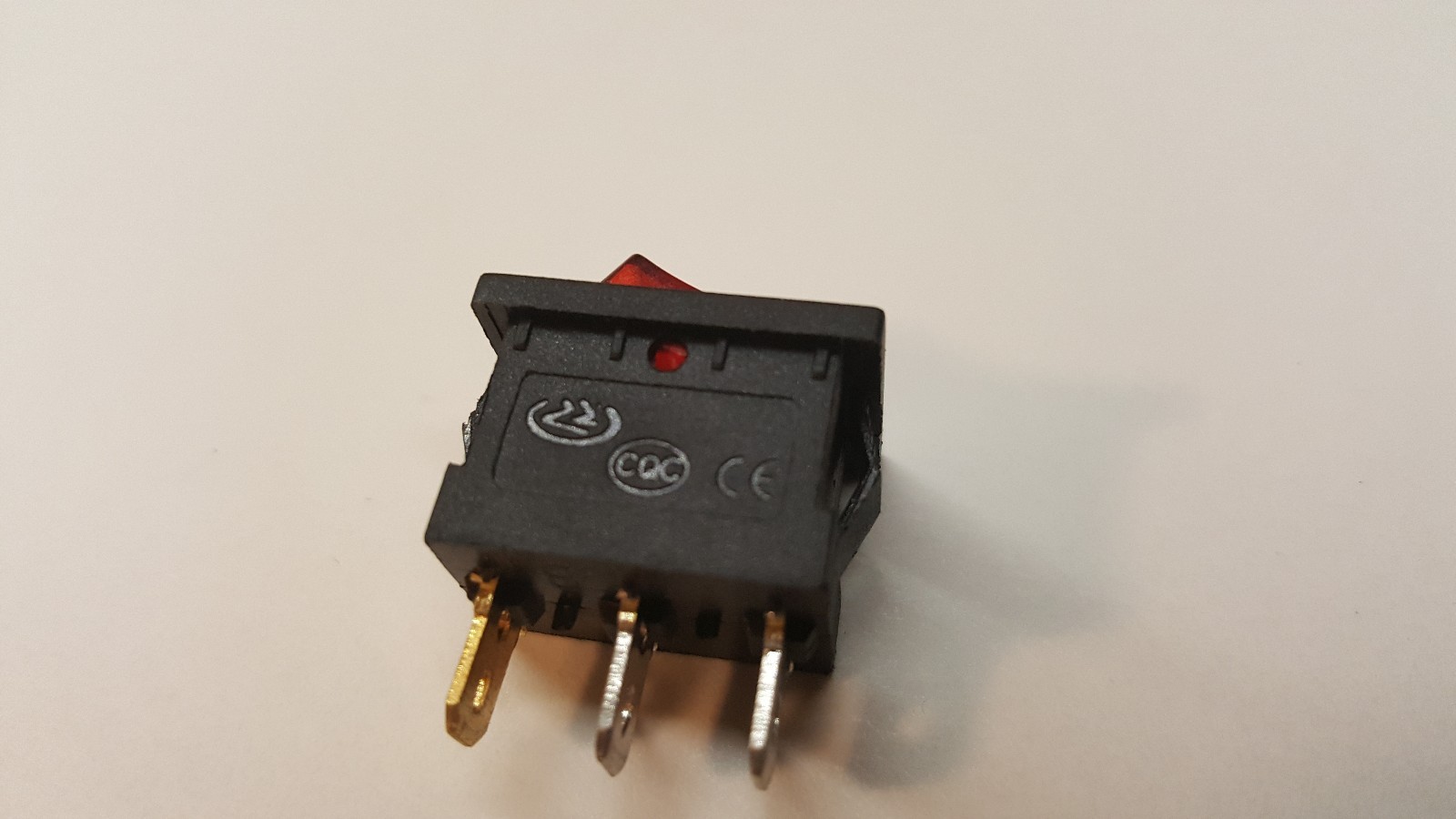 10A 120VAC --- rocker switch --- 120VAC 10 amp