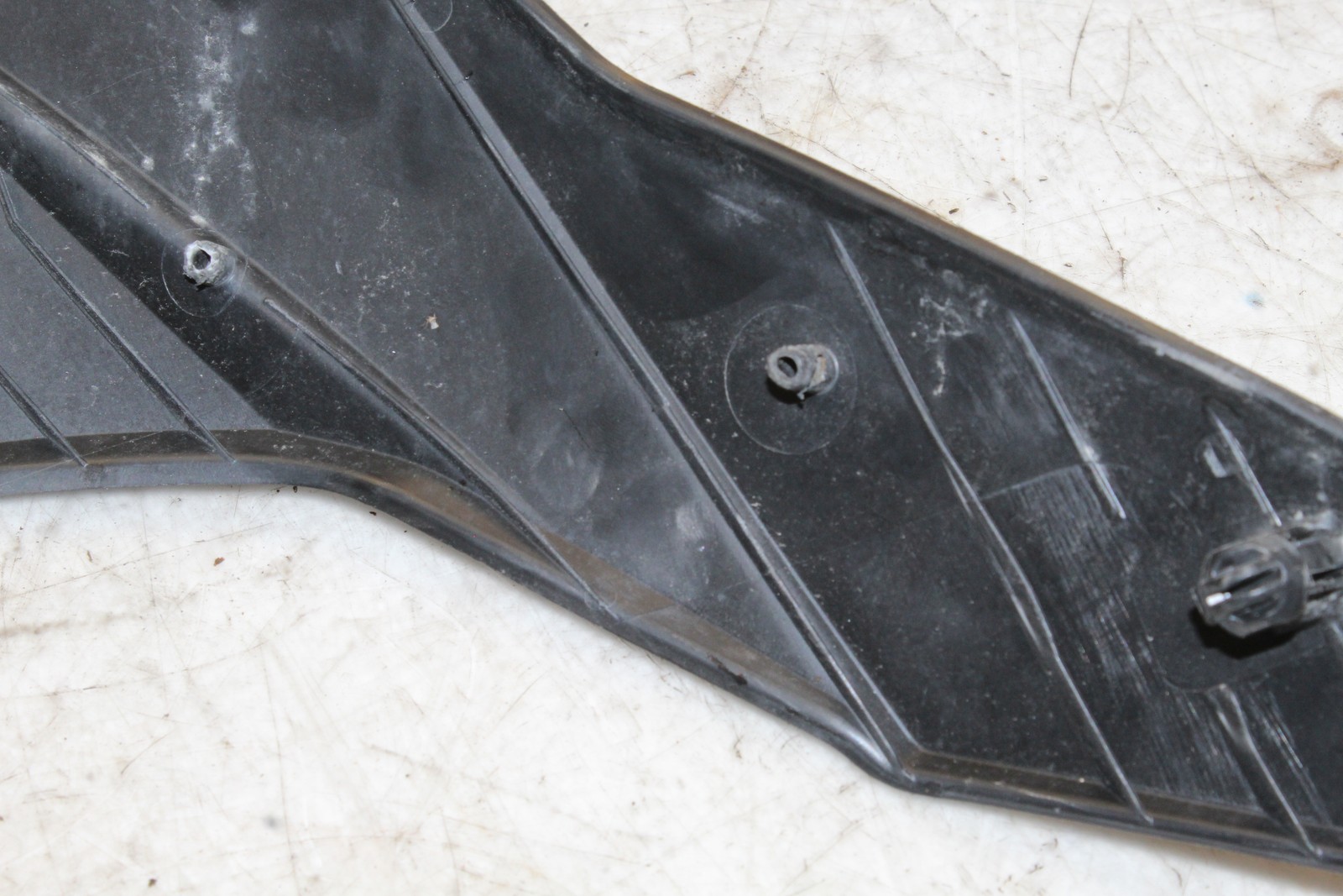 2015 Ski-doo Summit XM 800 Windshield Trim 517304922