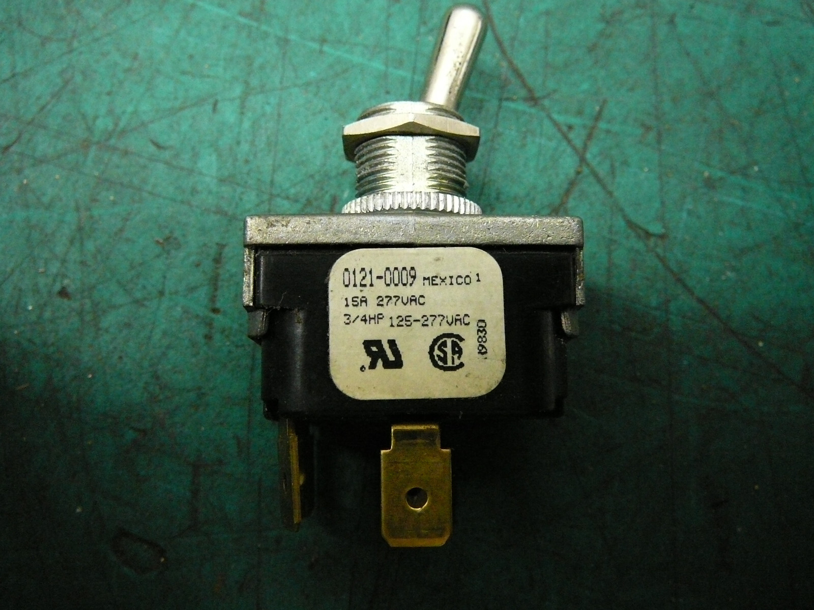 LOT OF 2 TOGGLE SWITCHES 0121-0009 15A 3/4HP 125-277VAC