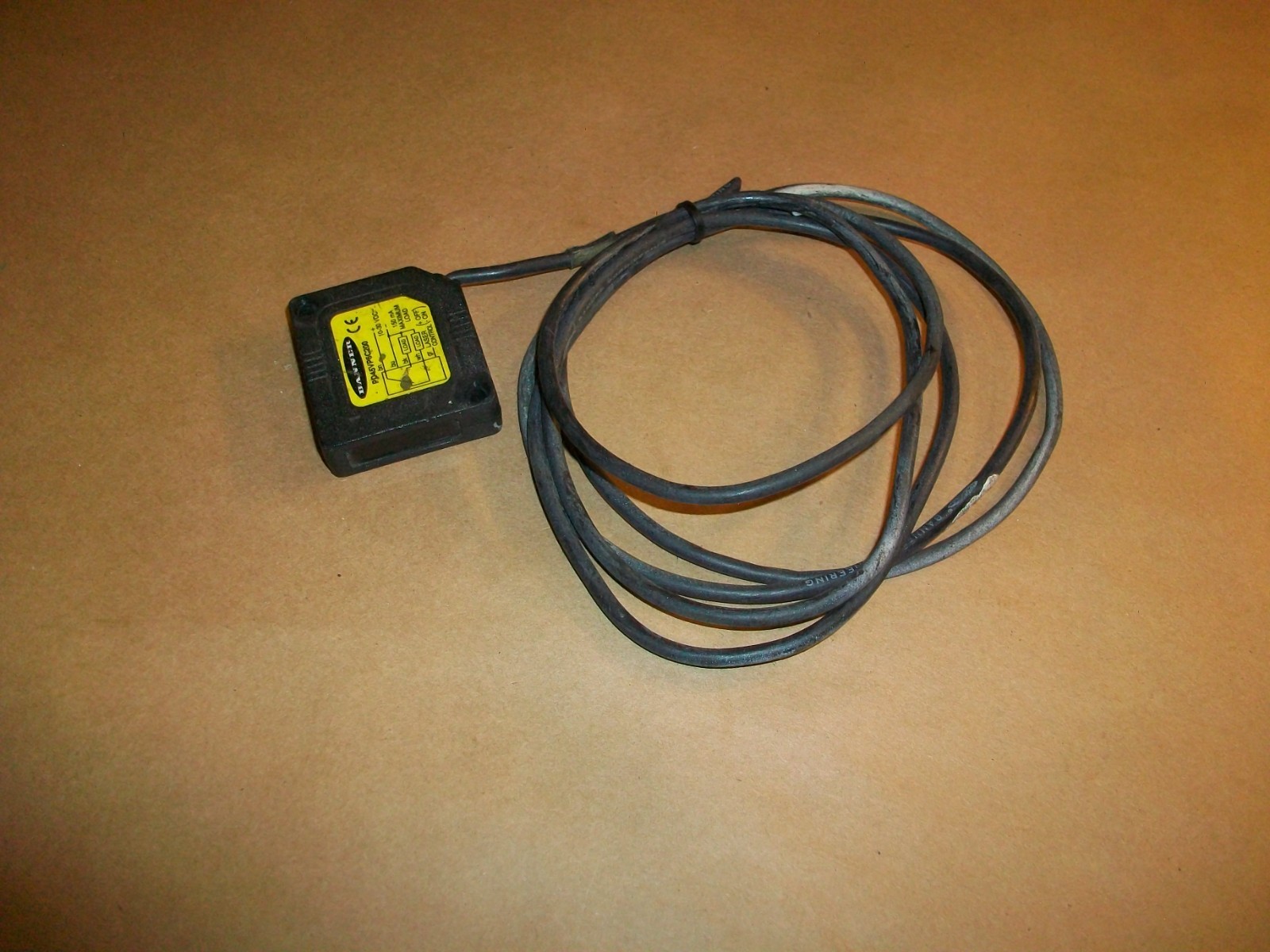 Banner PD45VP6C200 Photo Electric  Convergent Laser  Sensor  USED