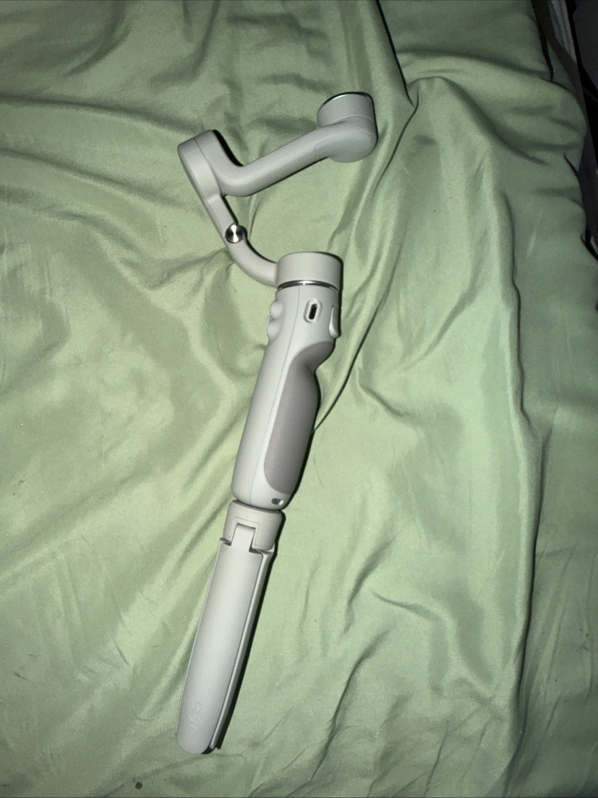 DJI OM 4 - Handheld 3-Axis Smartphone Gimbal Stabilizer