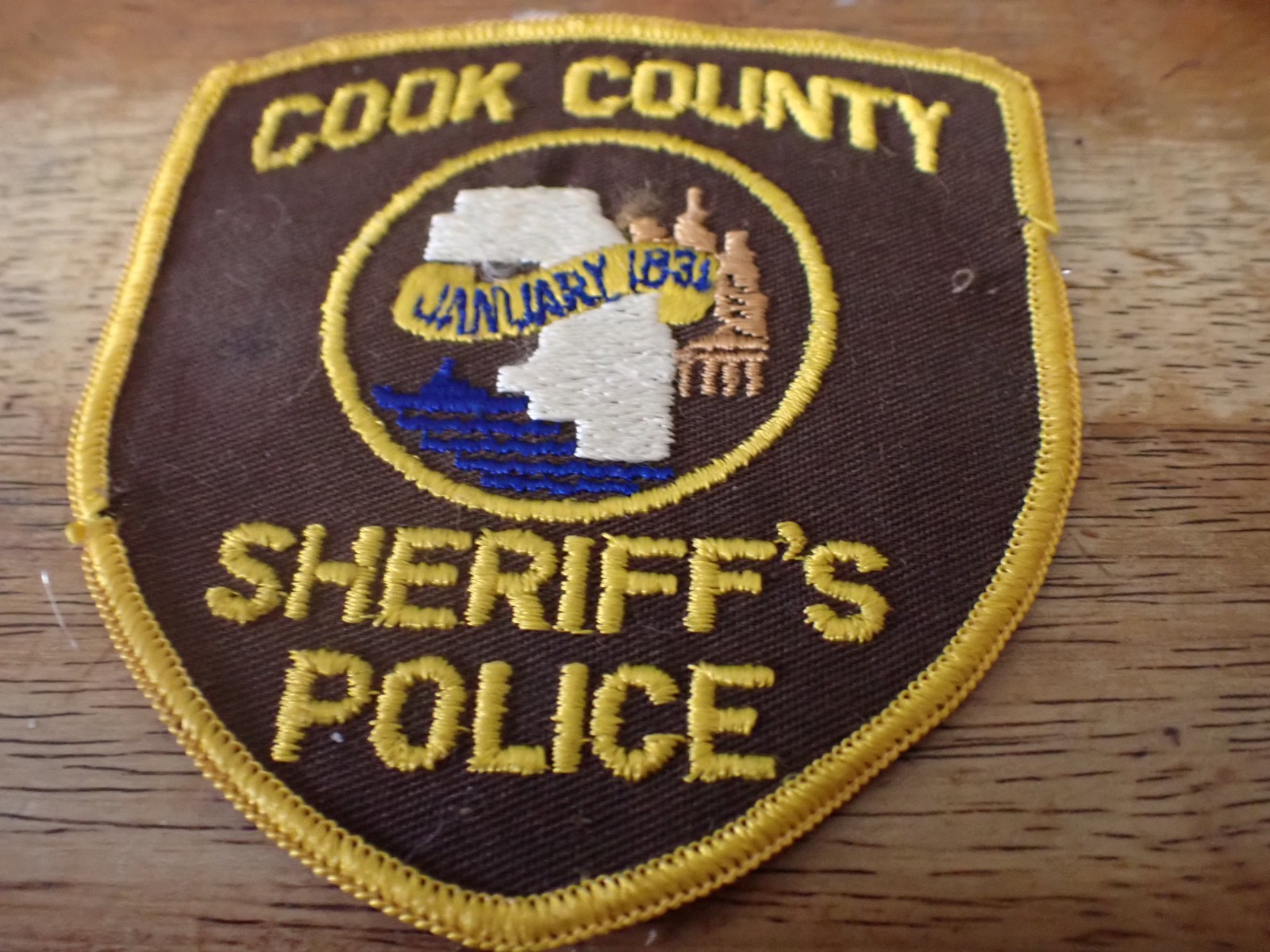 VINTAGE COOK COUNTY ILLINOIS  COLLECTIBLE  OBSOLETE SHOULDER PATCH    BX 13 #19