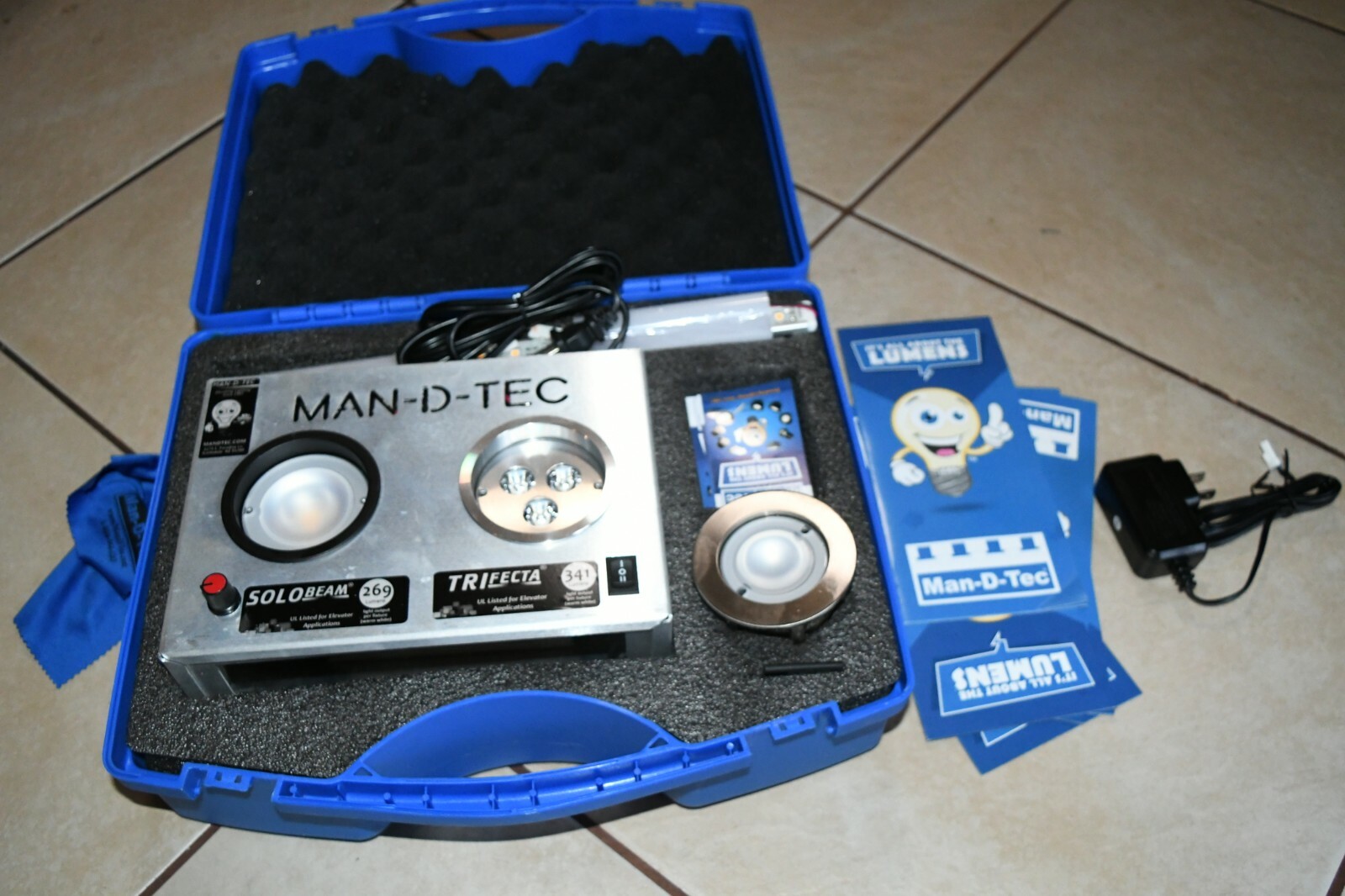 Man-D-Tec SoloBeam TriFecta Elevator Lighting LED Illuminator Excellent cond W4