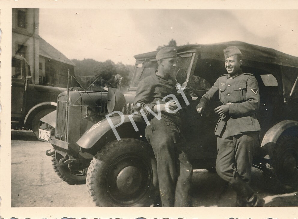 Photo WW II Wehrmacht Soldiers Vehicle Convoy K1.31
