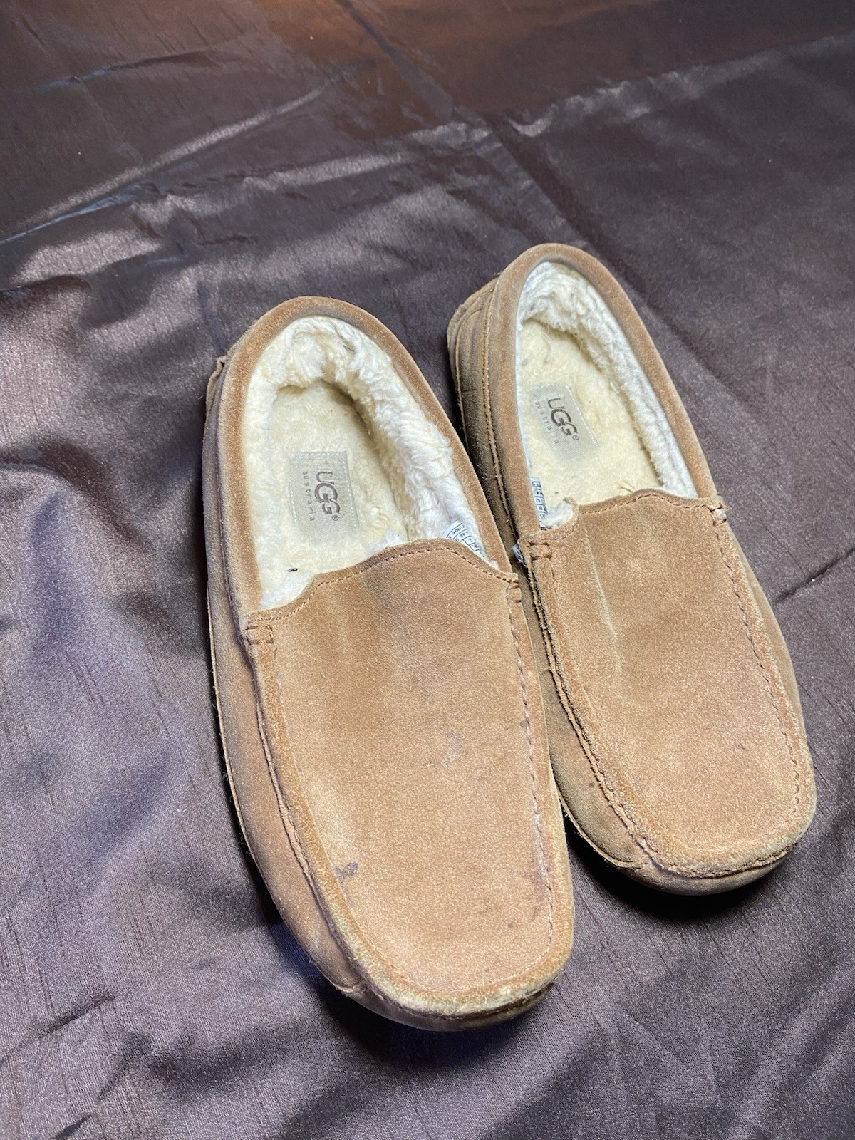 UGG Men's Classic Slip-On Chestnut Suede Sheepskin Slippers Size 9