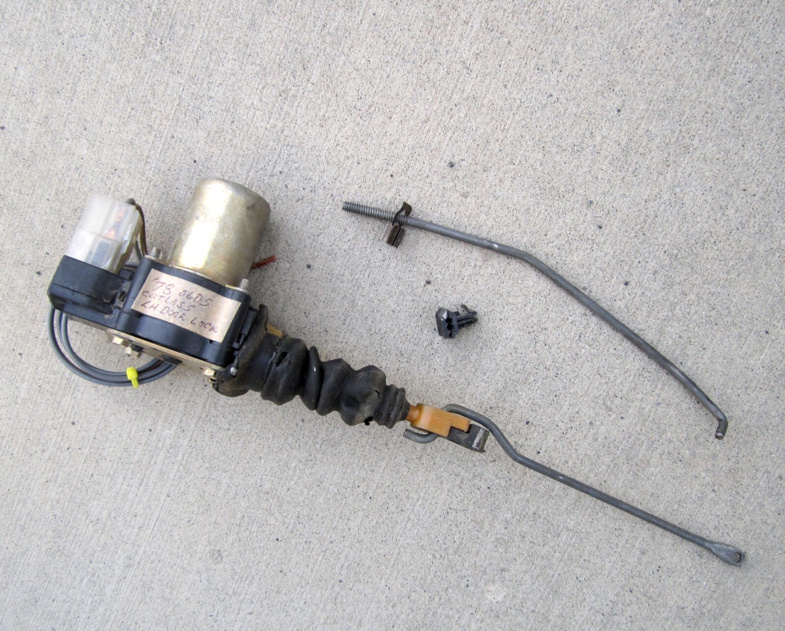 SOLENOID, DRIVER DOOR POWER LOCK, connector rods, 1978 Olds Cutlass, '78-'81
