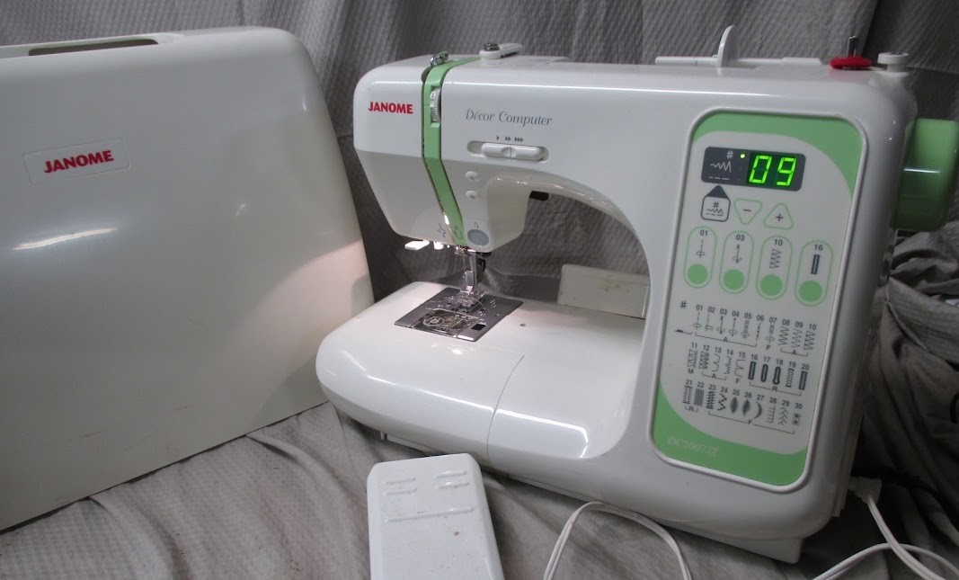 Janome Decor Computer Sewing Machine DC2007LE | Works Great - See Video