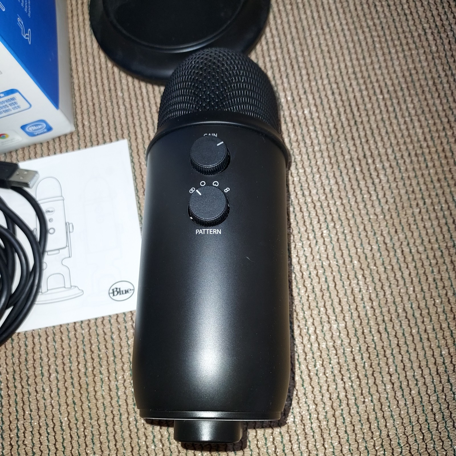 (USED) LOGITECH BLUE YETI USB MICROPHONE BIDIRECTIONAL - READ