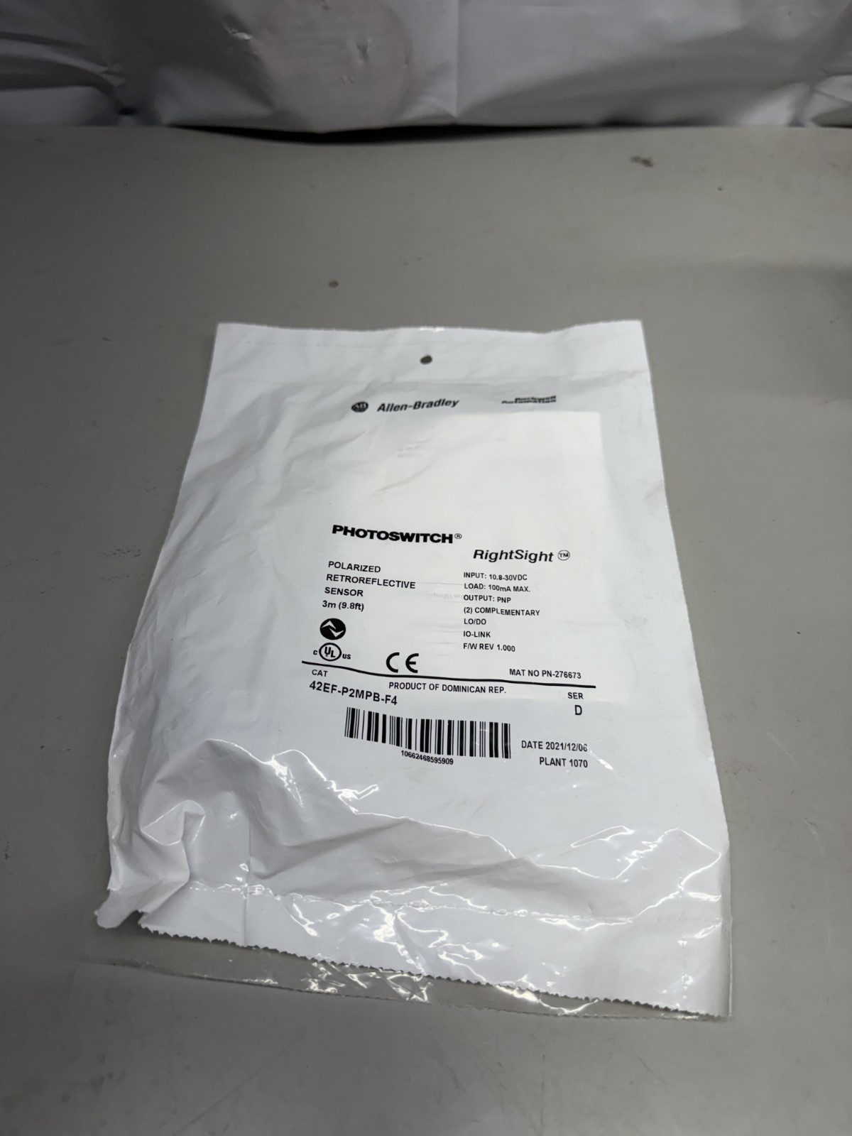 NEW Allen Bradley Photoswitch Polarized Retroreflective Sensor 42EF-P2MPB-F4