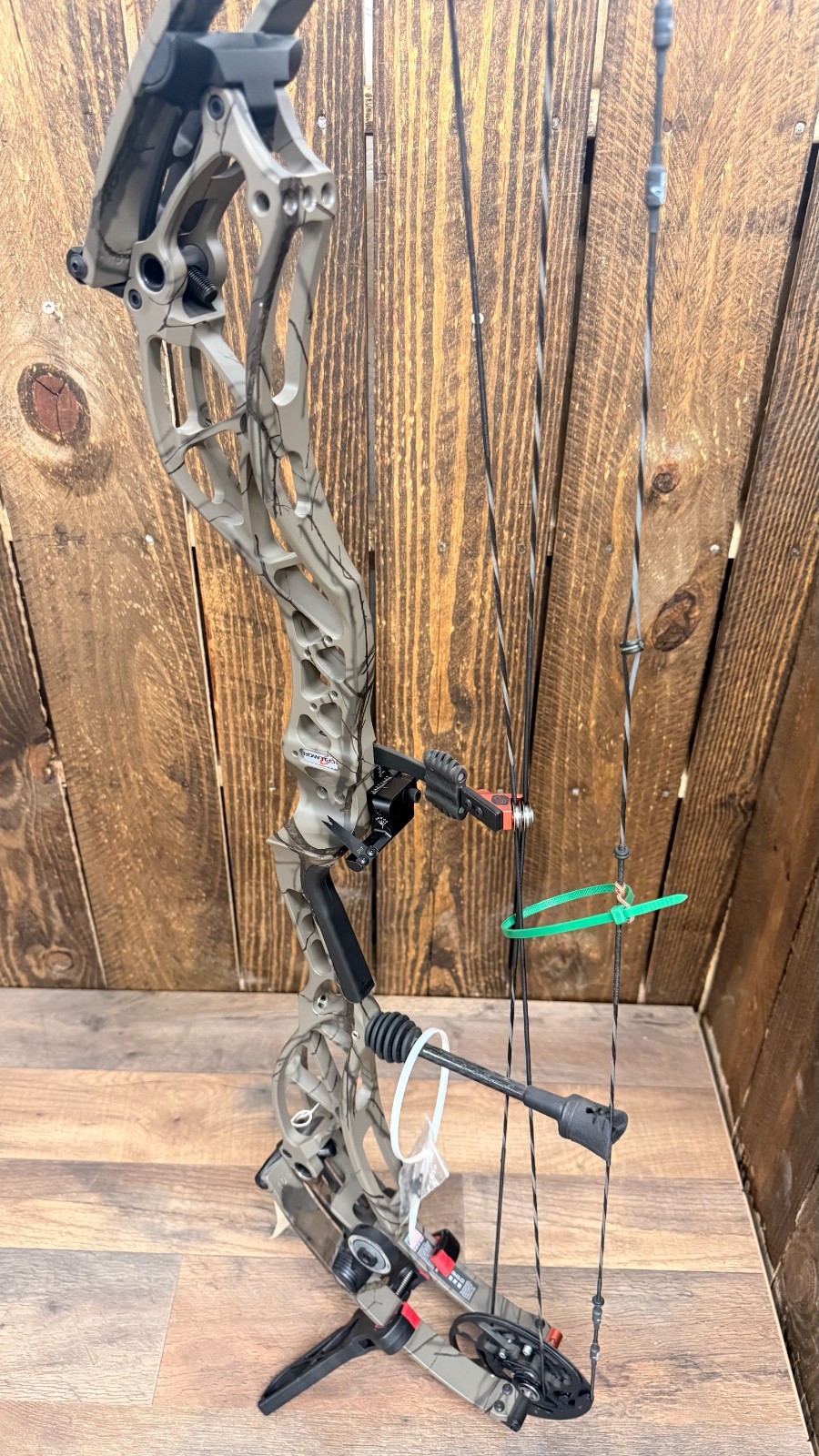 *PACKAGE* - Bowtech Reckoning 35 Gen 1 - 60# - MO Camo - RH