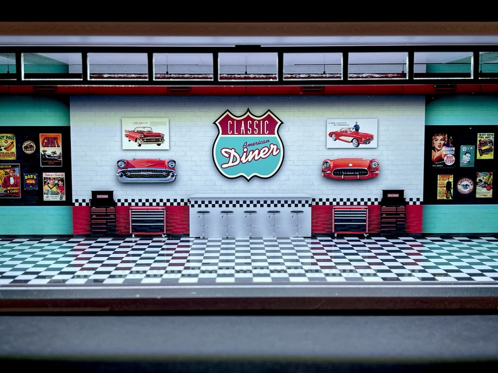 50s Diner Hot WheelZ Theme 1:64 Model Diorama Garage LED Lighting!