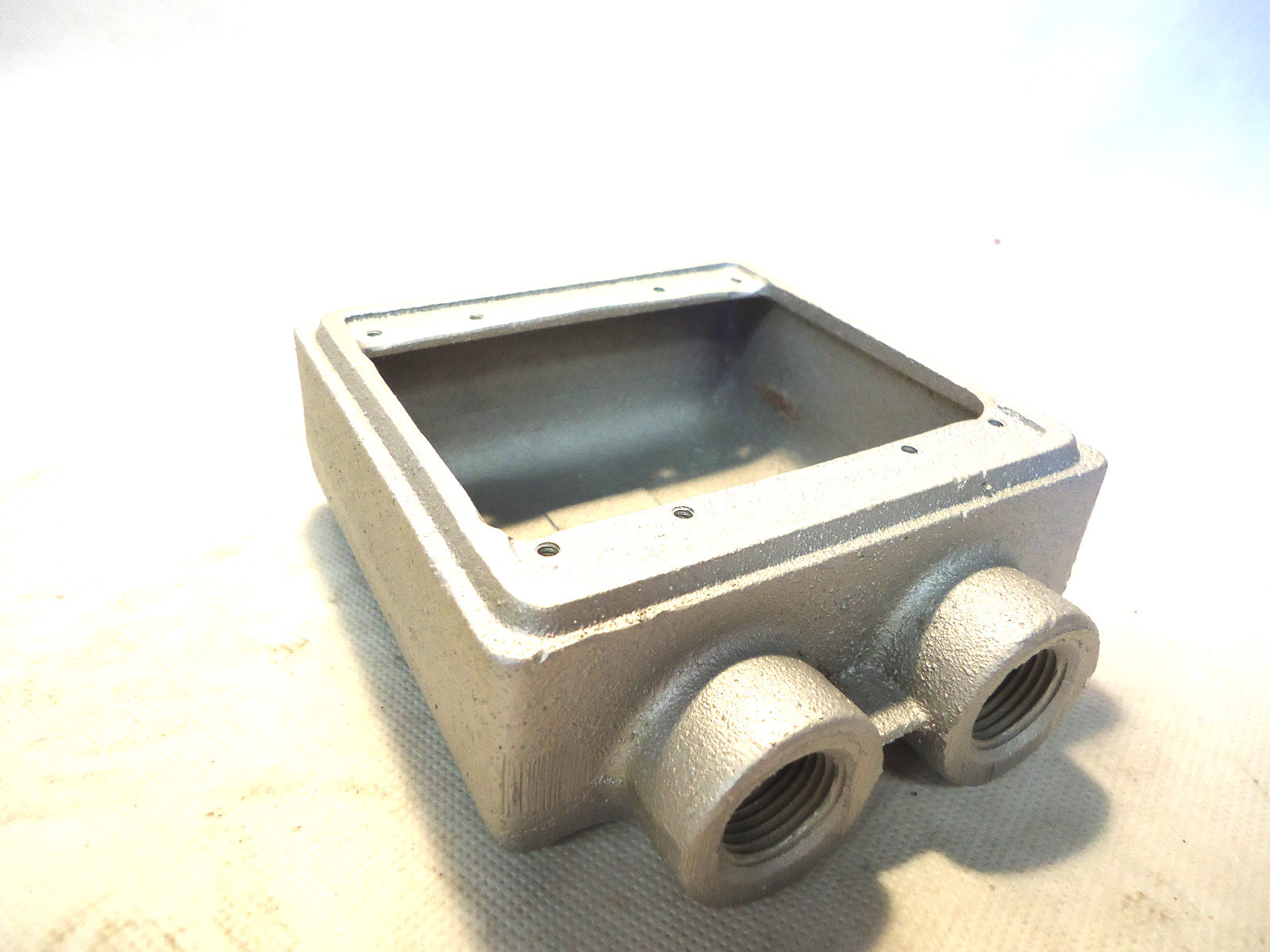 NEW IN BOX APPLETON FSS-2-50 1/2" MALLABLE IRON DUPLEX CAST DEVICE BOX