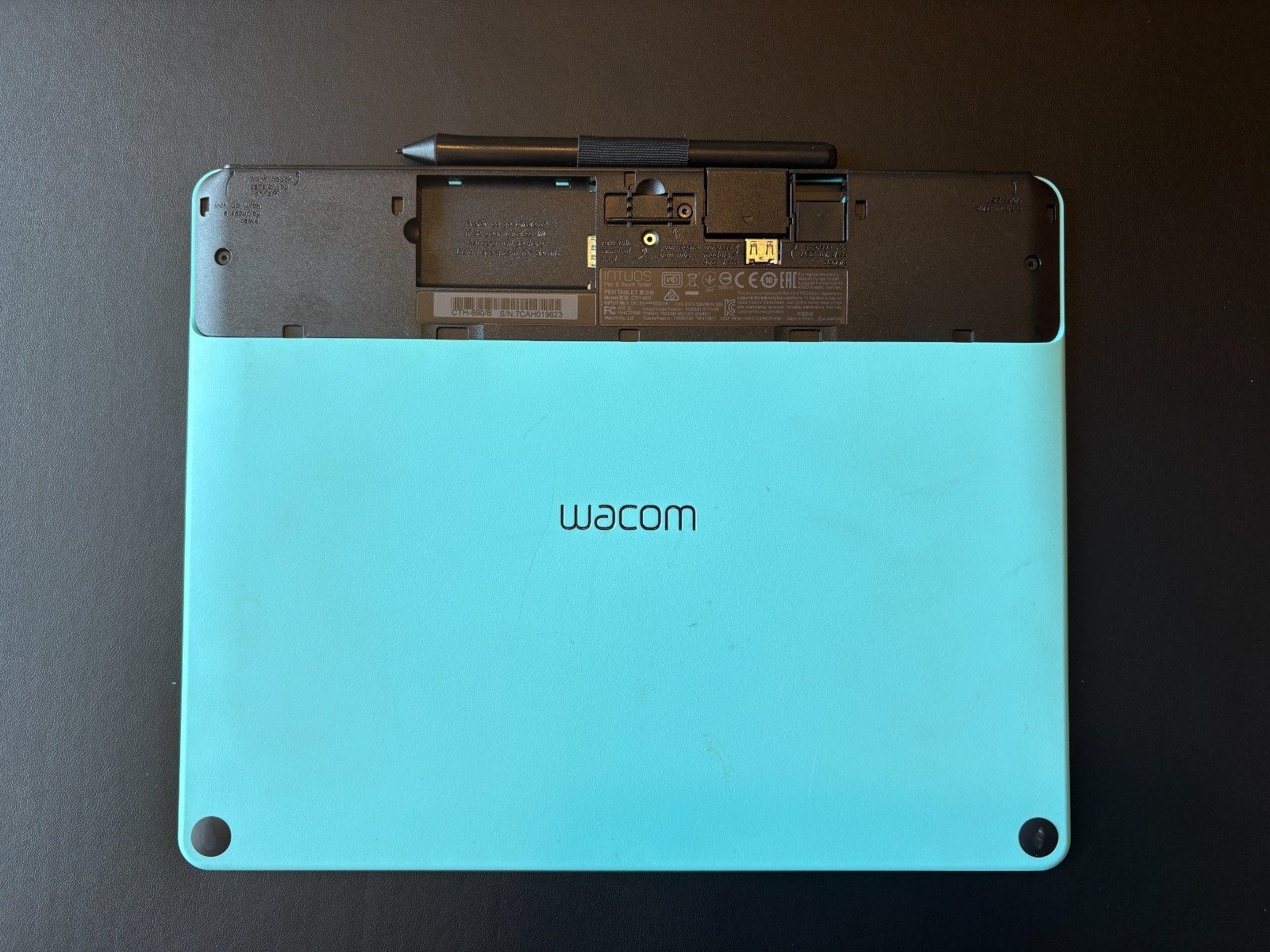 Wacom Intuos CTH-690 Medium Pen & Touch Tablet Blue w/ LP-190 Pen USB Cable Test