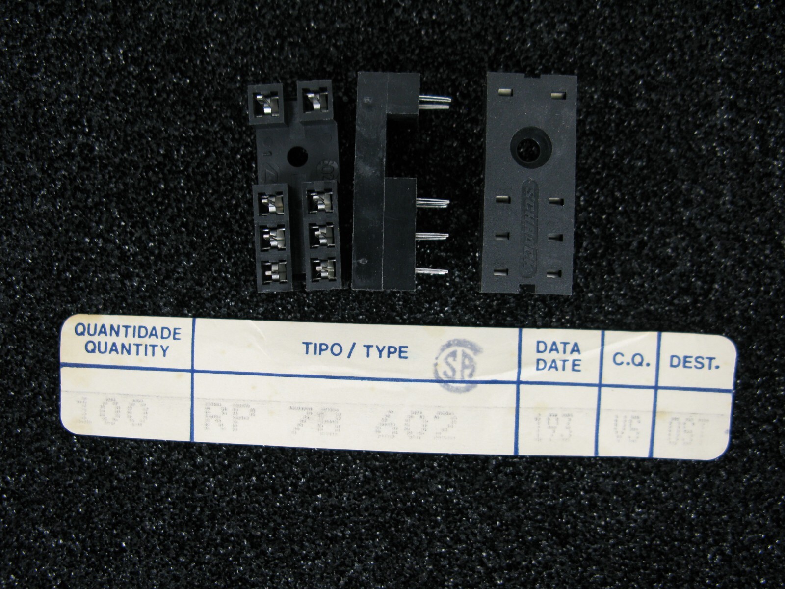 (1) NEW SCHRACK RP78602 8-PIN RELAY SOCKET