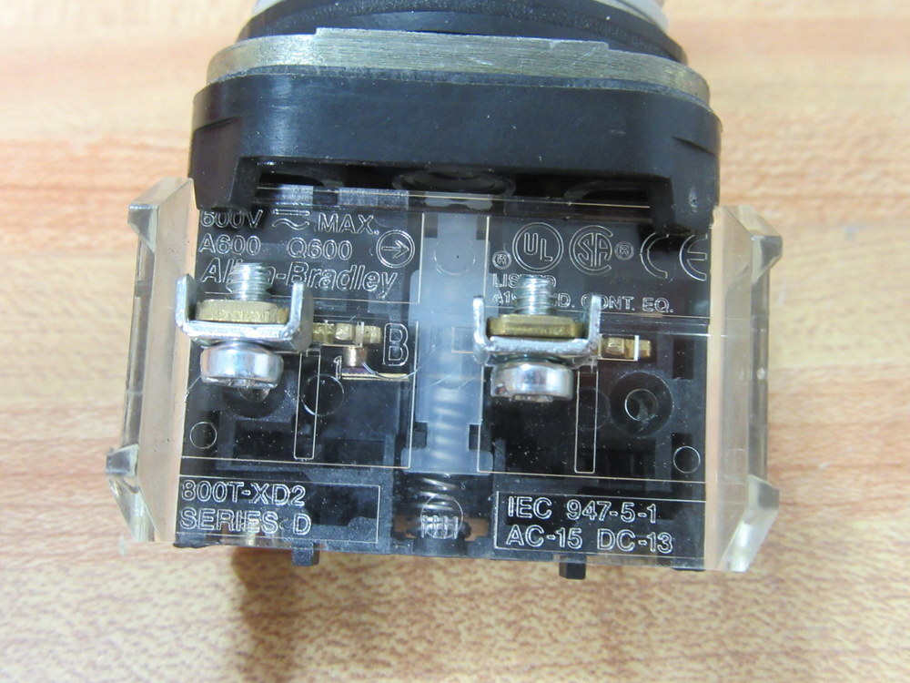 Allen Bradley 800T-B6D2 Push Button 800TB6D2 W/800T-XD2