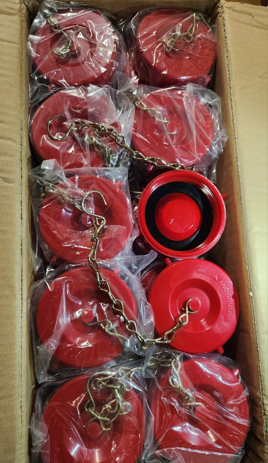"ON SALE DAY" 2 1/2" NST ( RED PLASTIC CAP WITH CHAIN ) ONLY SALE LOTE OF 10 PCS