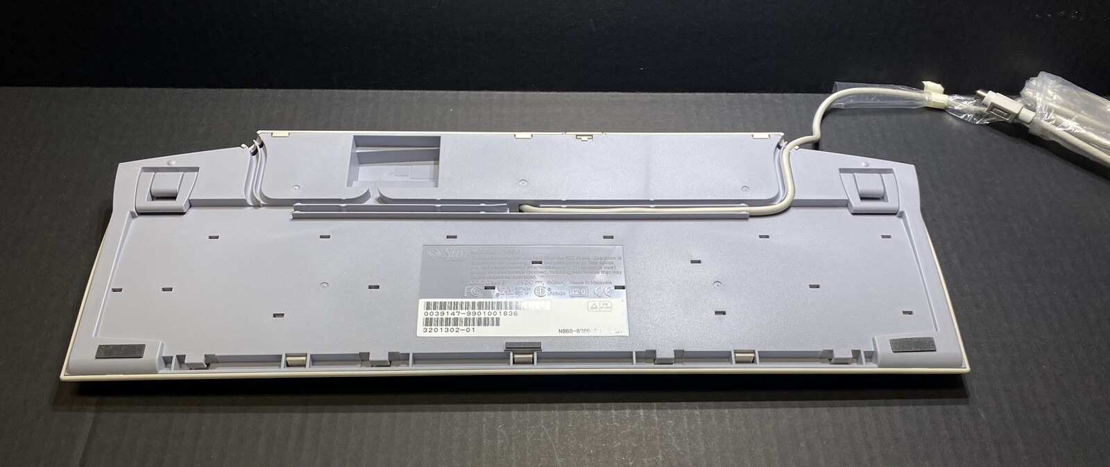 Sun 320-1302 Type-6 KOREAN Keyboard, 2Meter Cable Mini-Din8 Connector, Clean