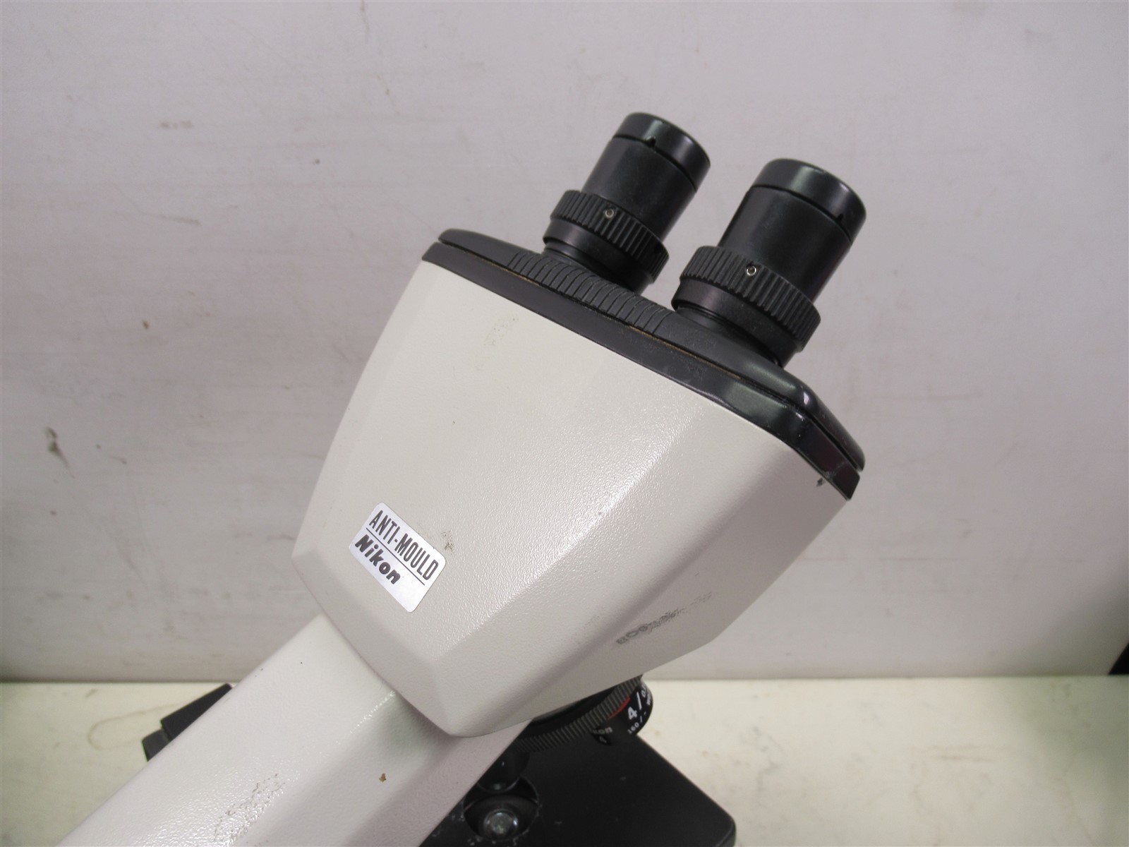 Nikon YS2-H Binocular Microscope with 4 Objectives & 2 Eyepieces & Light Source